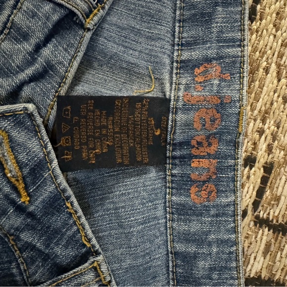 Embroidered Blue Jeans for Women - Picture 3 of 5